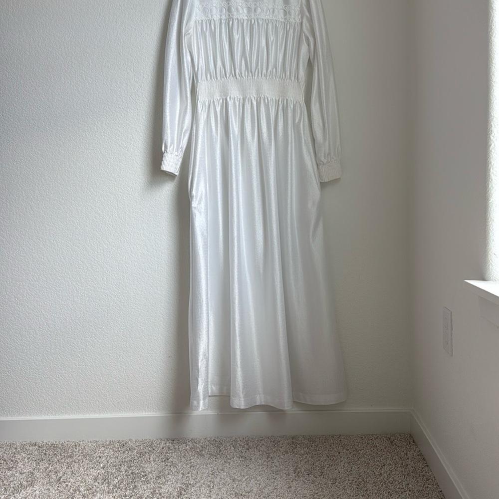 White Wedding Dress with Elegant Silhouette